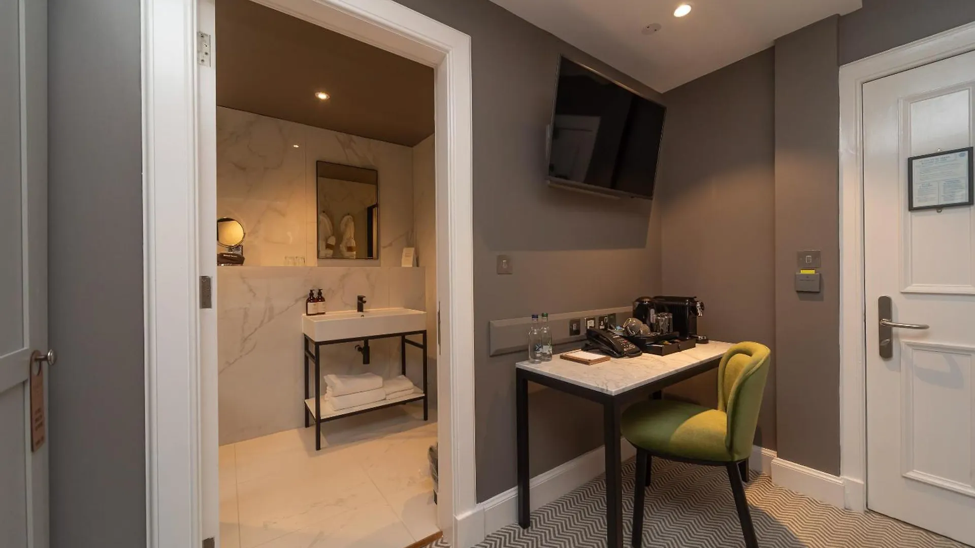 The Scott Hotel Edinburgh 4*,